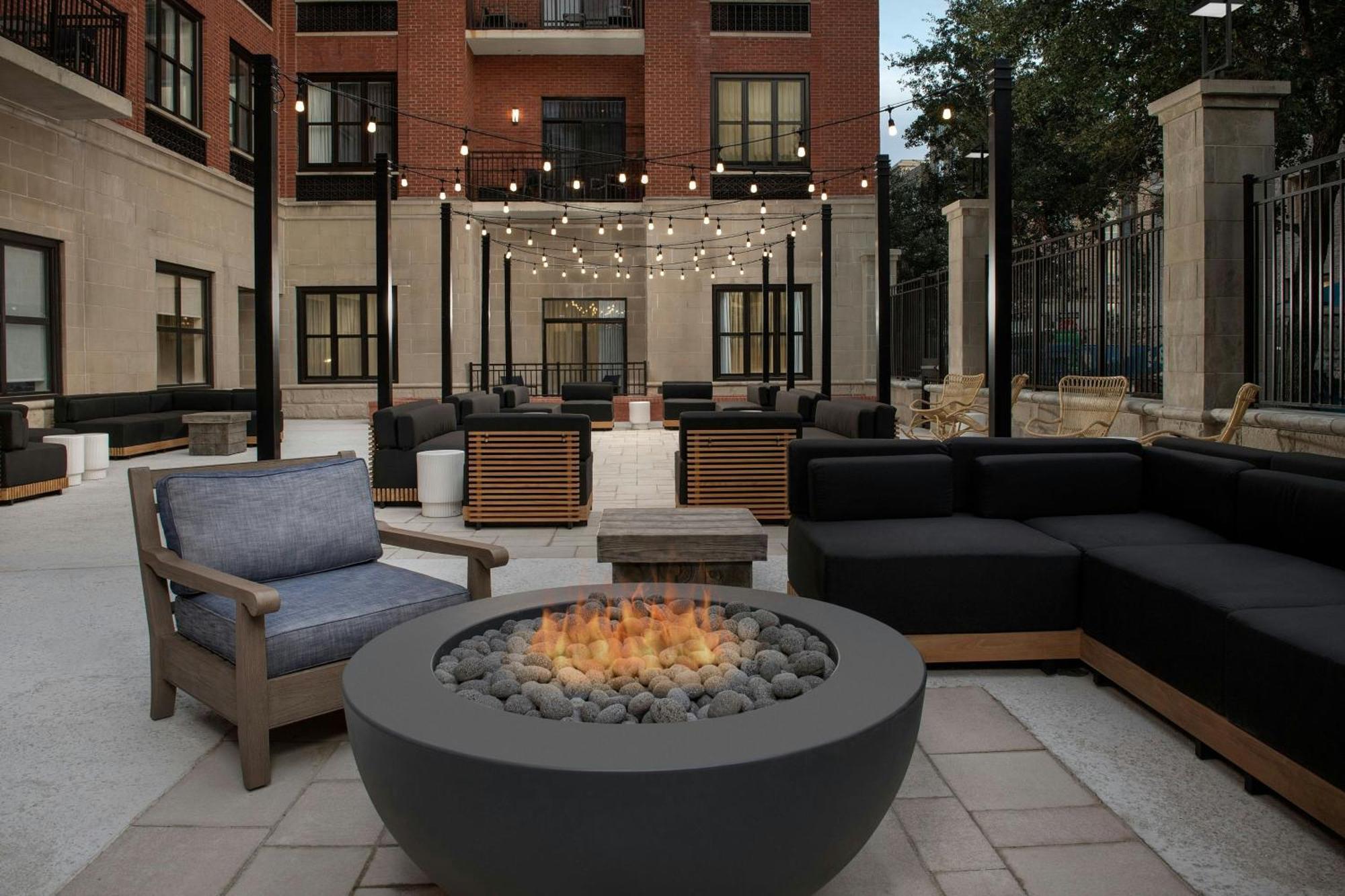 Courtyard By Marriott Savannah Downtown - Historic District Bagian luar foto