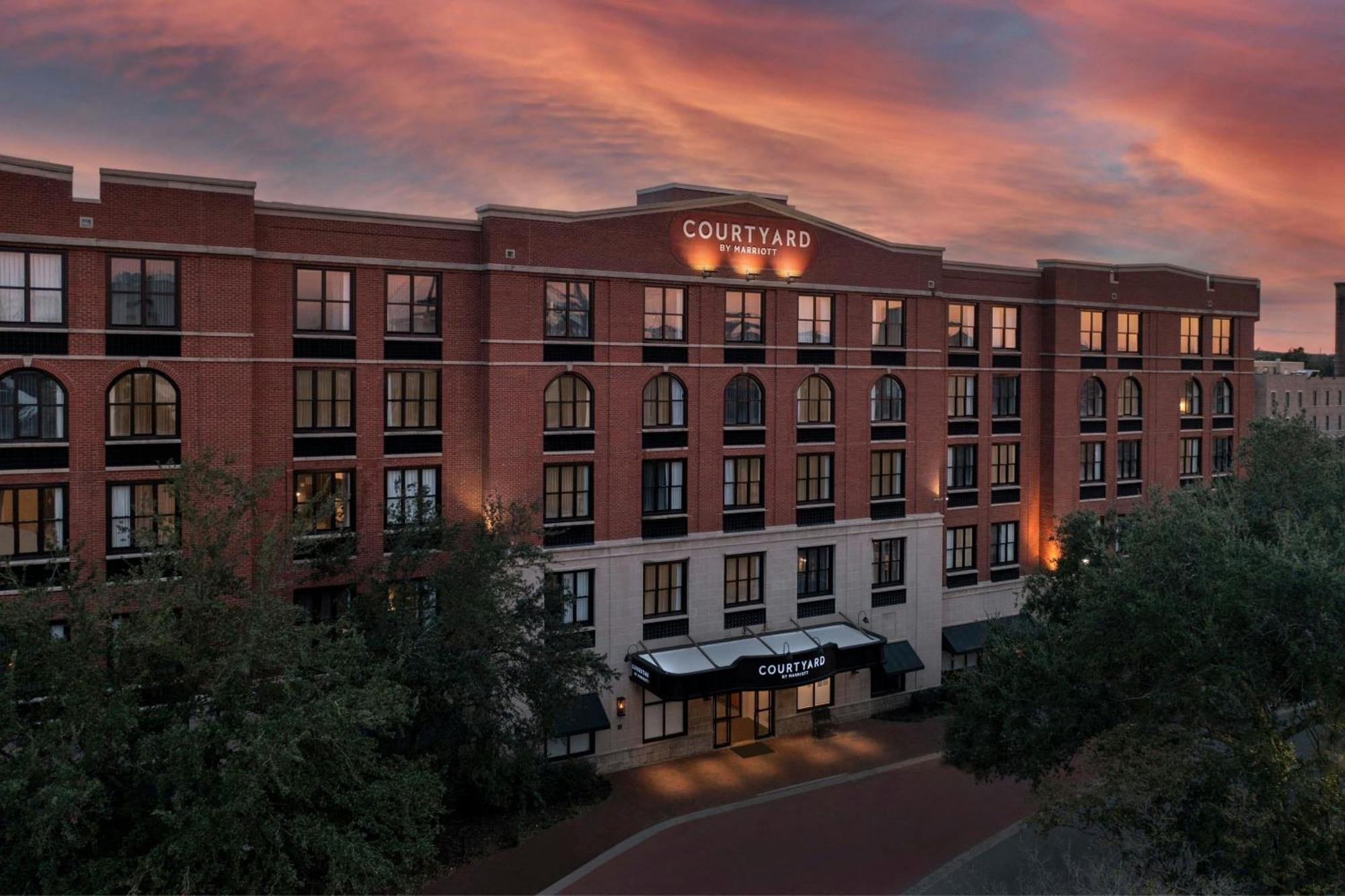 Courtyard By Marriott Savannah Downtown - Historic District Bagian luar foto